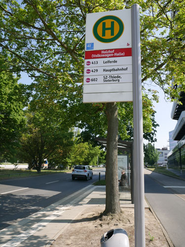 Bushaltestelle Holzhof in Richtung Frankfurter Straße